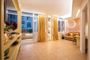 Premier Suite, City View | Living area