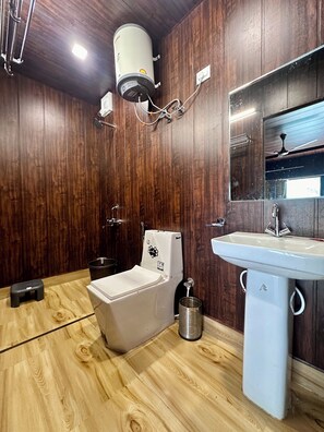 Kamar Deluks | Kamar mandi