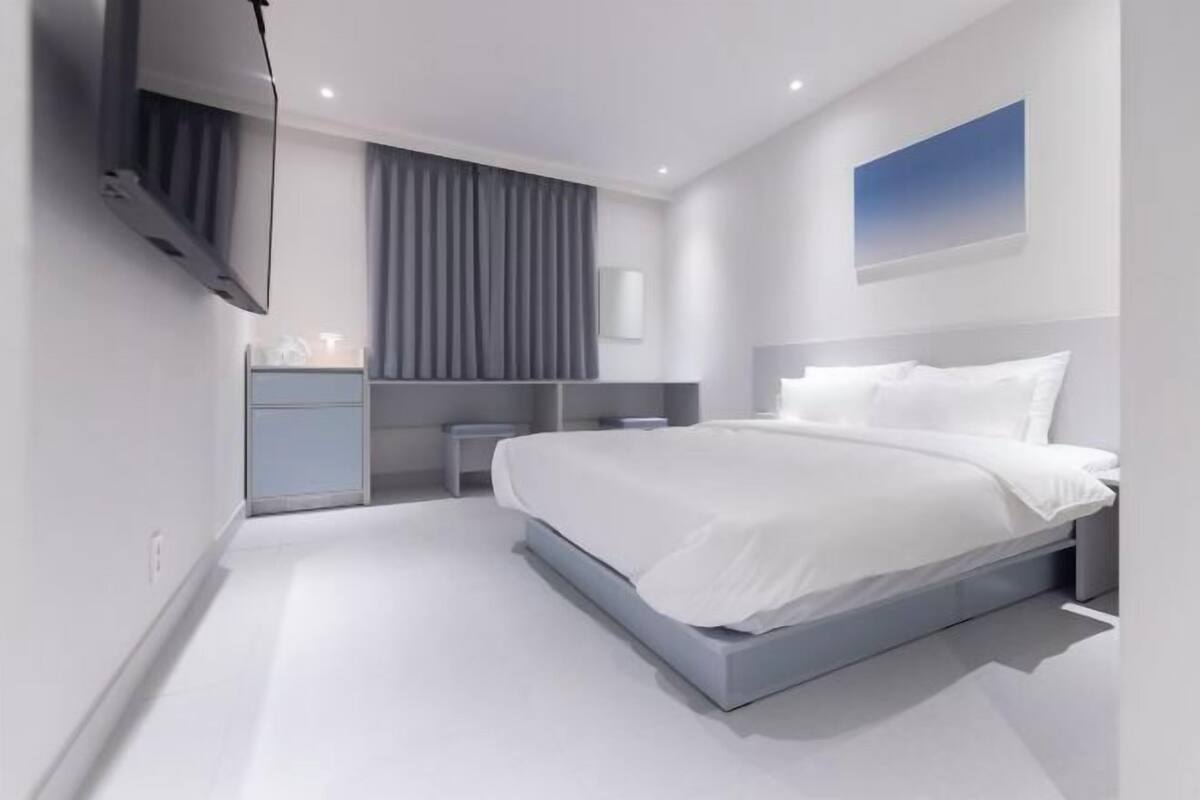 Premium bedding, free WiFi, bed sheets