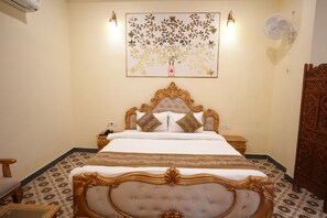 皇家开间套房 | 笔记本电脑工作区、免费 WiFi