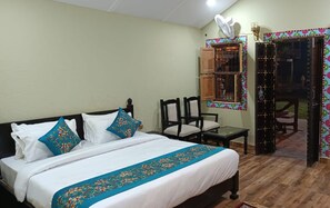 Traditional Double Room | Laptop workspace, free WiFi - Hotel Banaras kila (Pindra)