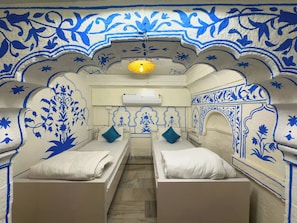 Premium bedding, down duvets, free WiFi, bed sheets - Storica Stays (Jodhpur)