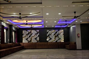 Coin salon dans le hall