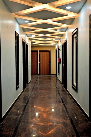Lobby sitting area - Triveni Gest House (Chhata)