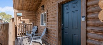 #7 Western Cabin w/ AC, Fire Pit & BBQ!