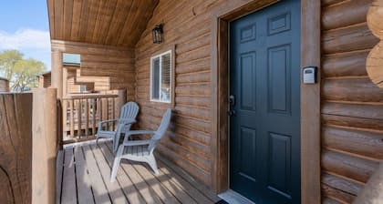 #7 Western Cabin w/ AC, Fire Pit & BBQ!