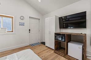 1 dormitori, planxa i posts de planxar, wifi gratuïta i roba de llit