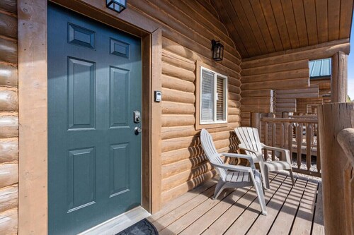 Ski Mini Cabin w/ AC, Fire Pit & BBQ!