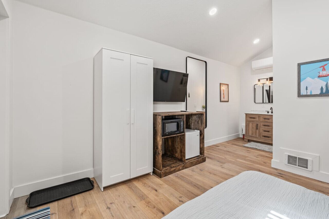 1 bedroom, iron/ironing board, free WiFi, bed sheets