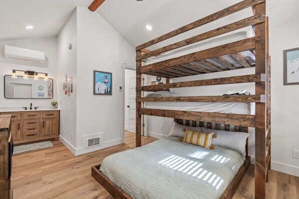 1 habitación, tabla de planchar con plancha, wifi gratis y ropa de cama 