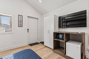 1 slaapkamer, een strijkplank/strijkijzer, wifi, beddengoed