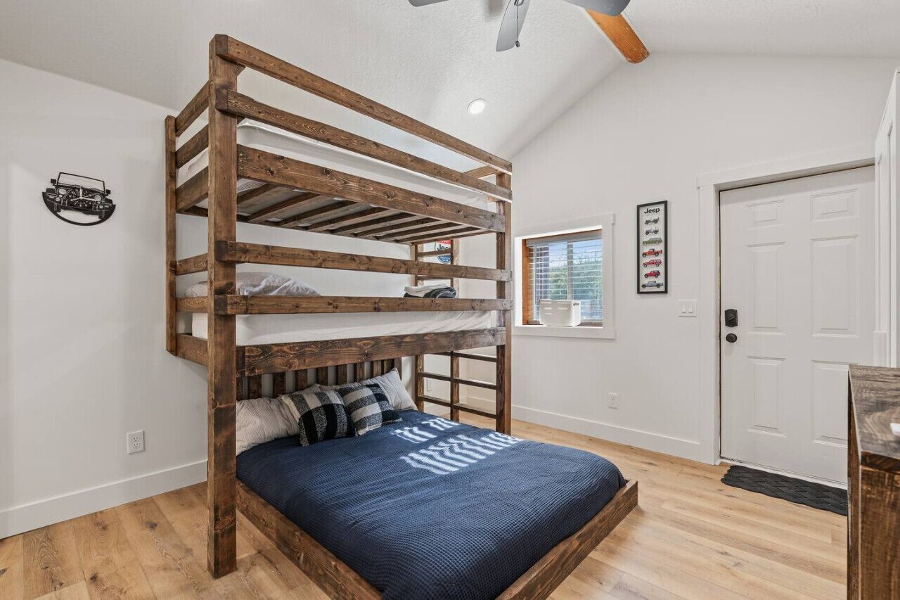 1 slaapkamer, een strijkplank/strijkijzer, wifi, beddengoed