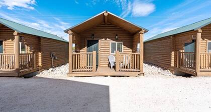 #2 Jeep Cabin! Newly Remodeled! AC! Sleeps 4!