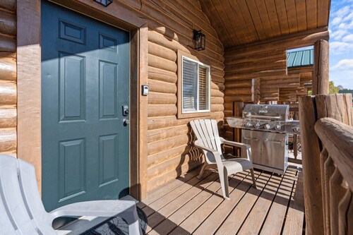 #4 Bear Lake Cabin w/ AC, Fire Pit & BBQ!