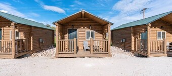 #3 Wild West Cabin! Newly Remodeled! AC! Sleeps 4!