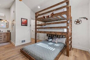 1 bedroom, WiFi, bed sheets