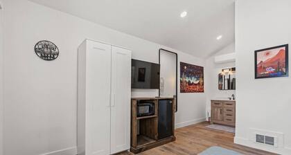 #3 Wild West Cabin! Newly Remodeled! AC! Sleeps 4!