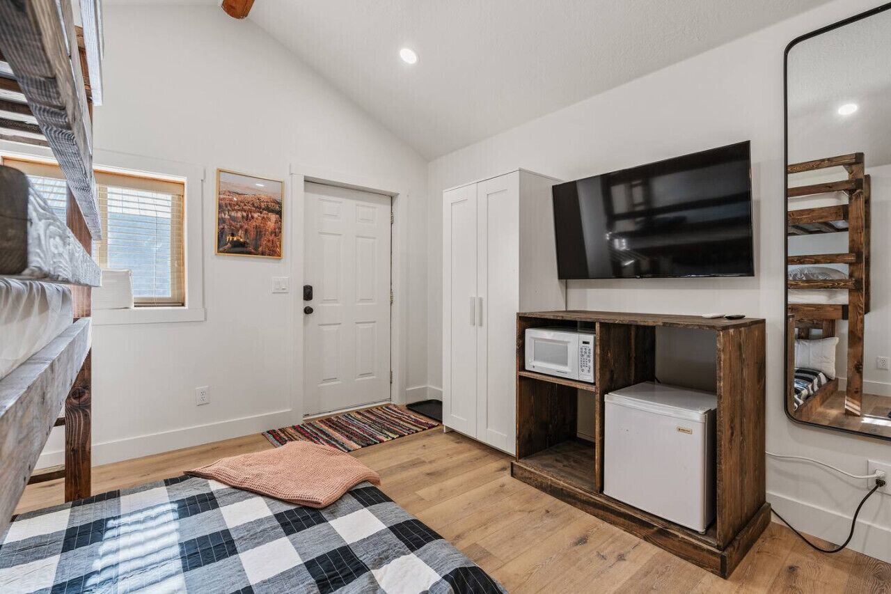 1 bedroom, free WiFi, bed sheets