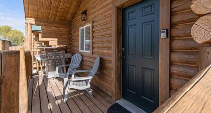 #8 Bigfoot Cabin w/ AC, Fire Pit & BBQ!
