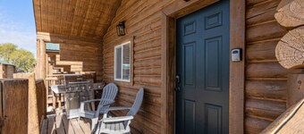 #8 Bigfoot Cabin w/ AC, Fire Pit & BBQ!