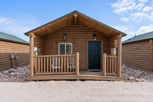 #9 Yellowstone Cabin! Newly Remodeled! AC! Sleeps 3!