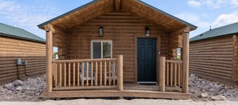 #9 Yellowstone Cabin! Newly Remodeled! AC! Sleeps 3!