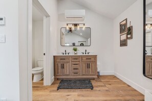 Hair dryer - #9 Yellowstone Cabin! Newly Remodeled! AC! Sleeps 3! (Saint Charles)