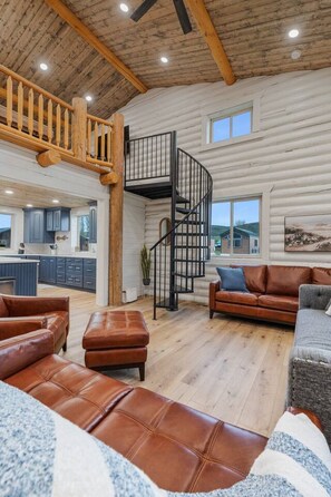 TV connectée, jeux vidéo, baby-foot, livres