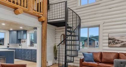 Mini Cabins Lodge-Hot Tub! AC! Arcades! Air Hockey and Foosball!