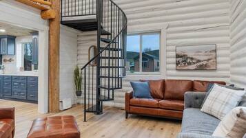 Smart-TV, Videospiele, Tischfußball, Bücher