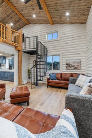 Una Smart TV, videojuegos, un futbolín, libros