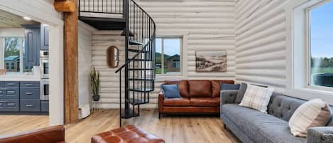 Älytelevisio, videopelejä, pöytäjalkapallopöytä, kirjoja