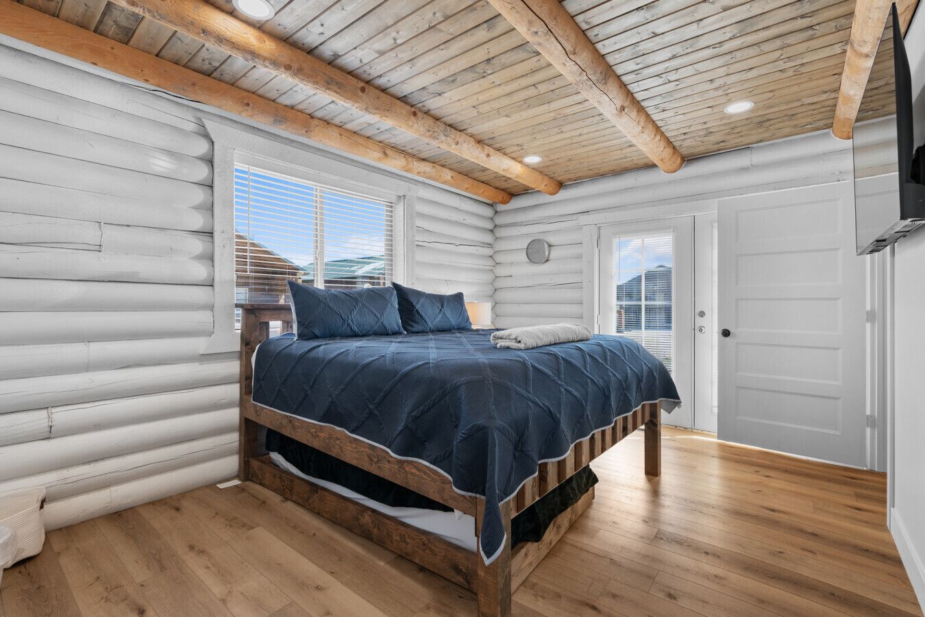 2 bedrooms, desk, travel cot, free WiFi