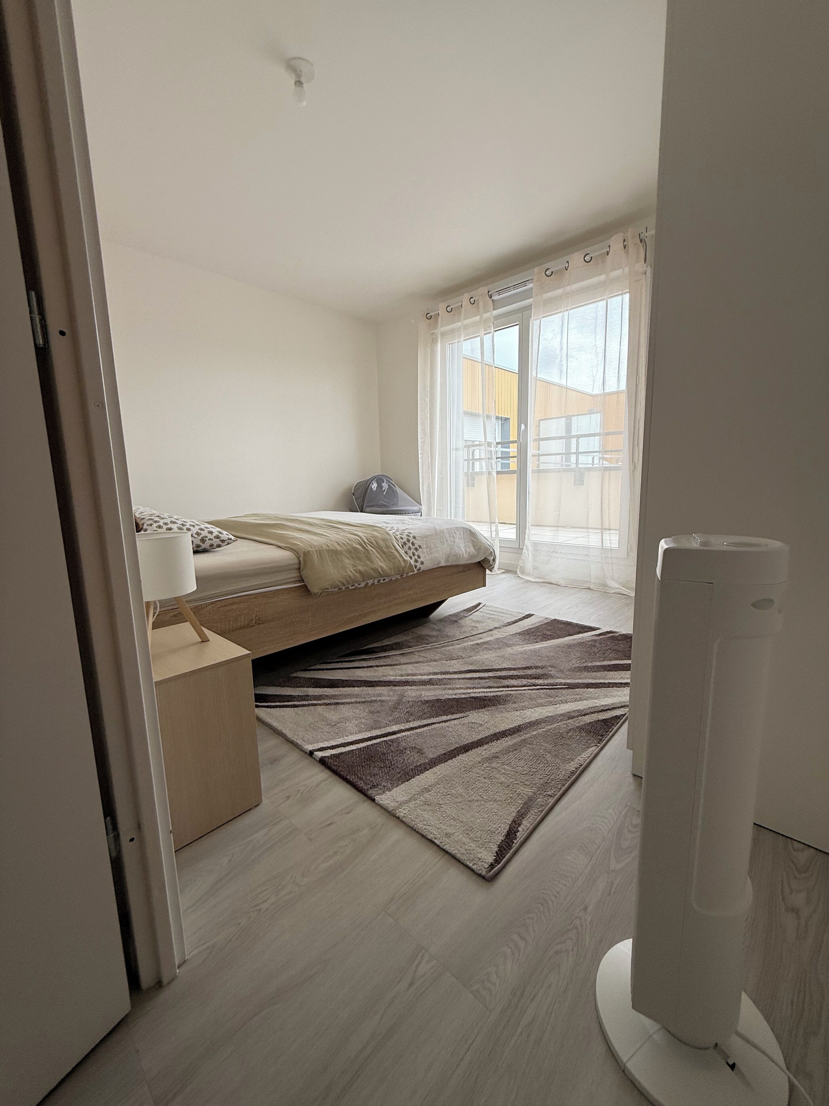 2 slaapkamers, een strijkplank/strijkijzer, reisbedje, gratis wifi