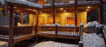 Lakefront • Hot Tub • Game Room • Yellowstone