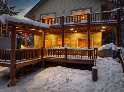 Lakefront • Hot Tub • Game Room • Yellowstone