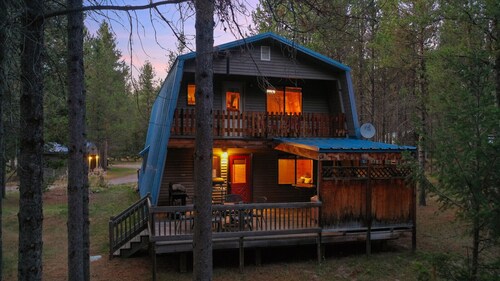 3 Cabins in 1 Stay! Hot Tub, Fire Pit, Sleeps 19!