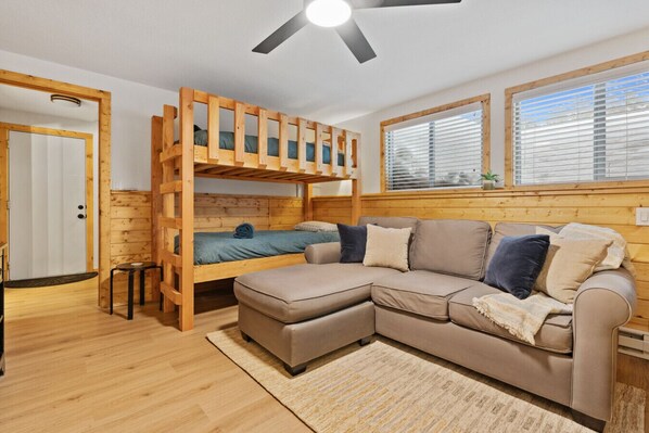 4 bedrooms, iron/ironing board, travel cot, free WiFi