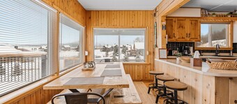 Lake Front Cabin•Private Dock•20mi 2 Yellowstone