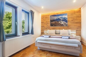 Comfort Villa, Garden View | 4 bedrooms, individually decorated, individually furnished - Vila Grad Bled (Bled)