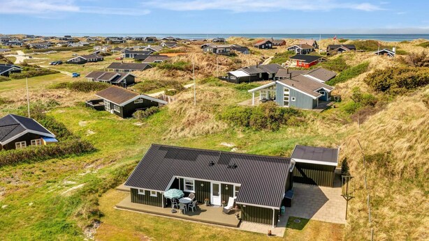 A coastal residential area with houses surrounded by dunes and a beach. - 5 Star Holiday Home in Lokken (Lokken)