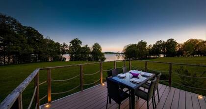 Lakeside Bliss Retreat