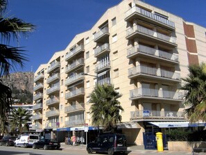 Apartment | Exterior - Apartment in L'estartit Near Sandy Beach (Torroella de Montgrí)