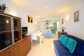 Apartment | Living area - Apartment in L'estartit Near Sandy Beach (Torroella de Montgrí)