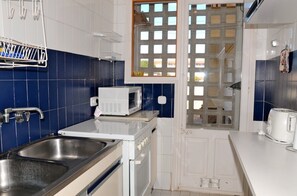 Apartment | Private kitchen - 2-bedroom Beach Retreat in Pals (Begur)