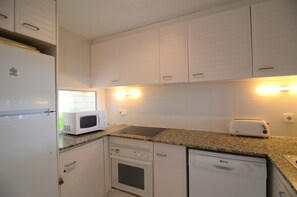 Apartment | Private kitchen - Apartment in Pals Near Platja de Pals Beach (Pals)