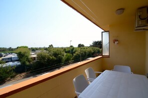 Apartment | Outdoor dining - Belmont Apartment With Private Terrace (Torroella de Montgrí)