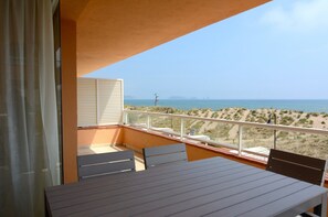 Apartment | Balcony - Apartment for six People Near Golf De Pals (Pals)