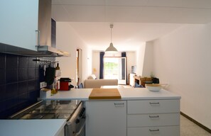 Apartment | Private kitchen - Apartment Near Els Griells Beach (Torroella de Montgrí)