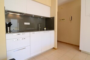 Apartment | Private kitchen - Apartment With two Rooms and Private Terrace (L'Escala)